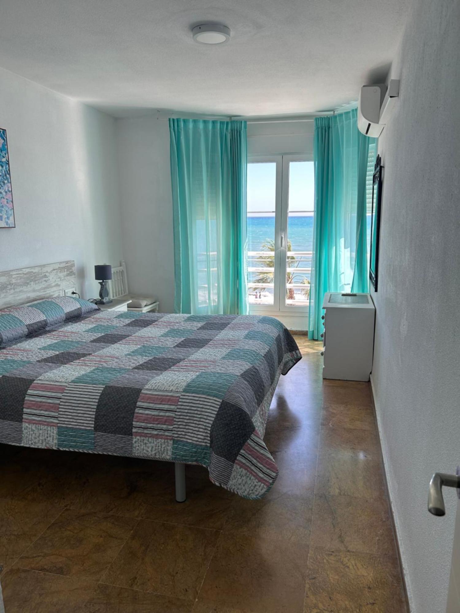 Apartamento Frente Al Mar,Primera Linea De Playa Rincón de la Victoria Dış mekan fotoğraf