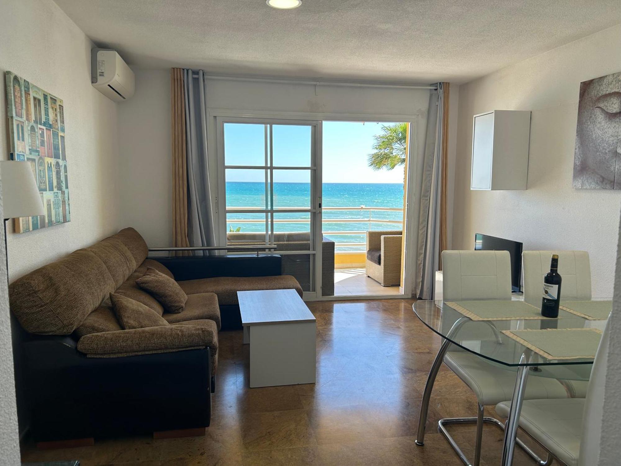 Apartamento Frente Al Mar,Primera Linea De Playa Rincón de la Victoria Dış mekan fotoğraf