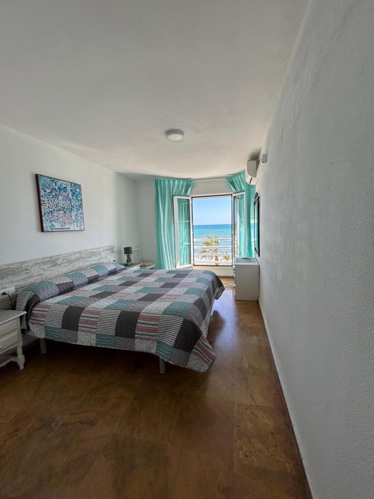 Apartamento Frente Al Mar,Primera Linea De Playa Rincón de la Victoria Dış mekan fotoğraf