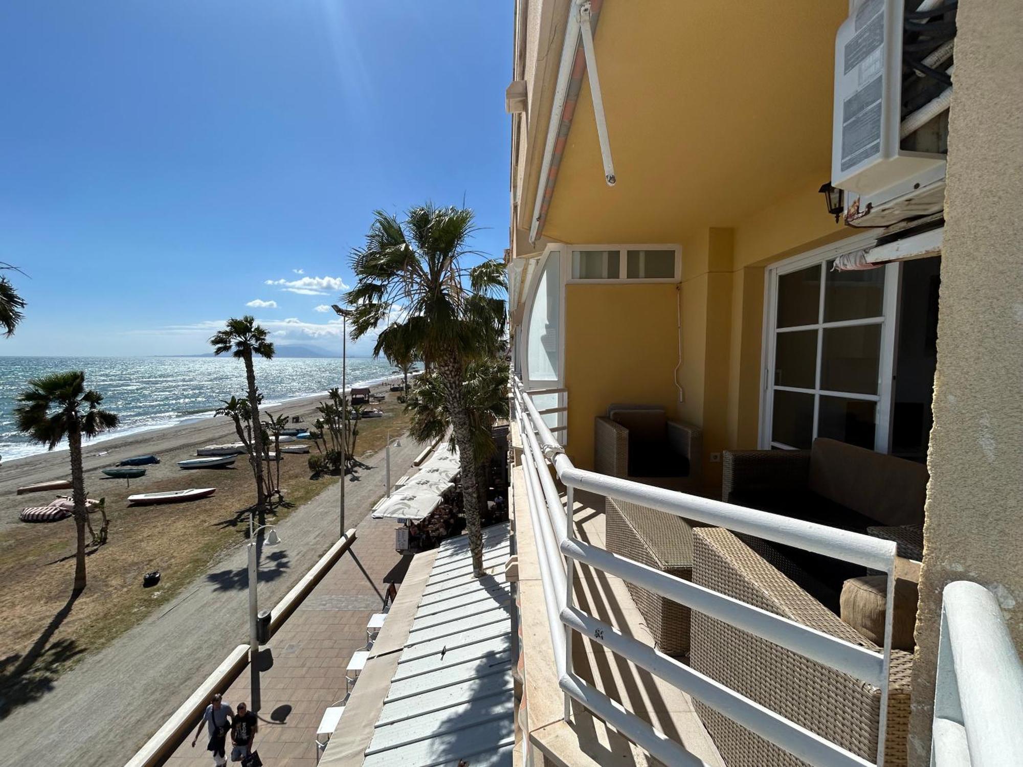 Apartamento Frente Al Mar,Primera Linea De Playa Rincón de la Victoria Dış mekan fotoğraf