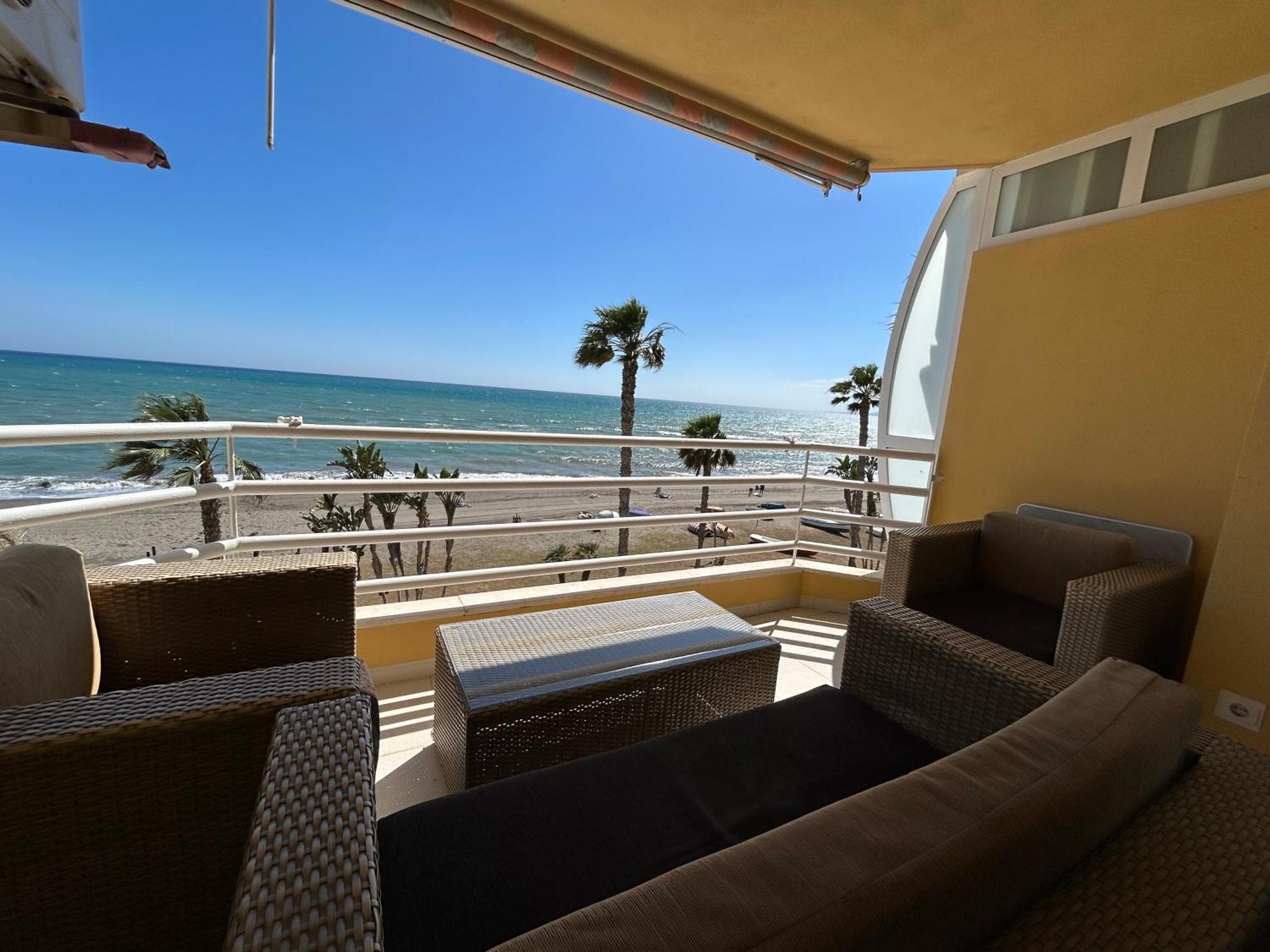 Apartamento Frente Al Mar,Primera Linea De Playa Rincón de la Victoria Dış mekan fotoğraf